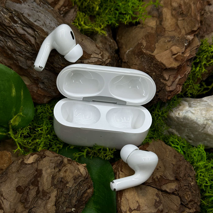 Навушники AirPods Pro 2 with MagSafe charging case (MQD83) (як нові) A+