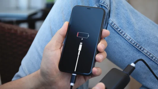 Як заряджати iPhone правильно: топ-міфи та поради